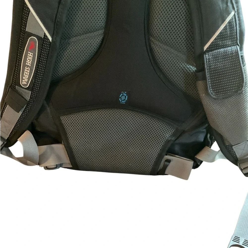 High Sierra Suspension Strap System Black Backpack